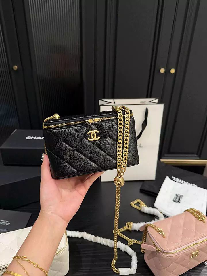 高級感 Chanel 流行りショルダーバッグ 綺麗 箱型 3色 女性愛用 ハイブランド シャネル クロスボディラウンドファスナー 上品 牛革 限定版 レデイース 贅沢 プレゼント