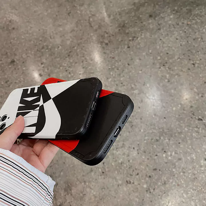 運動風ナイキiphone16/15/14/13ケース ポリエチレン 薄型 白黒 接合する お洒落 ブランド Nikeスマホケースファッション男女兼用送料無料